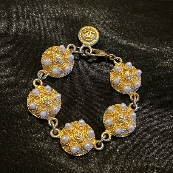Chanel Vintage Pearl 1980s Gold Tone Metal Bracelet - Picture 2 of 8